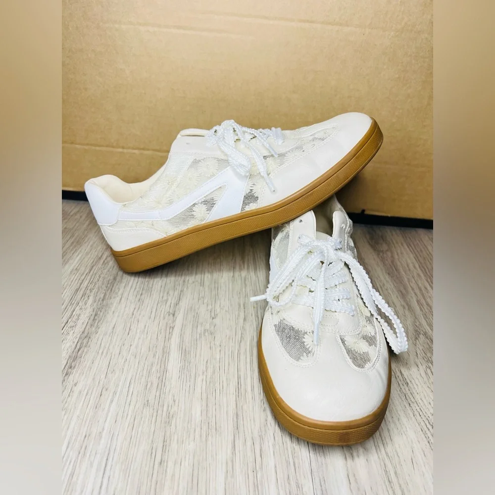 DV By Dolce Vita Voyage Ivory Lace Lace-Up Sneakers Sz 10